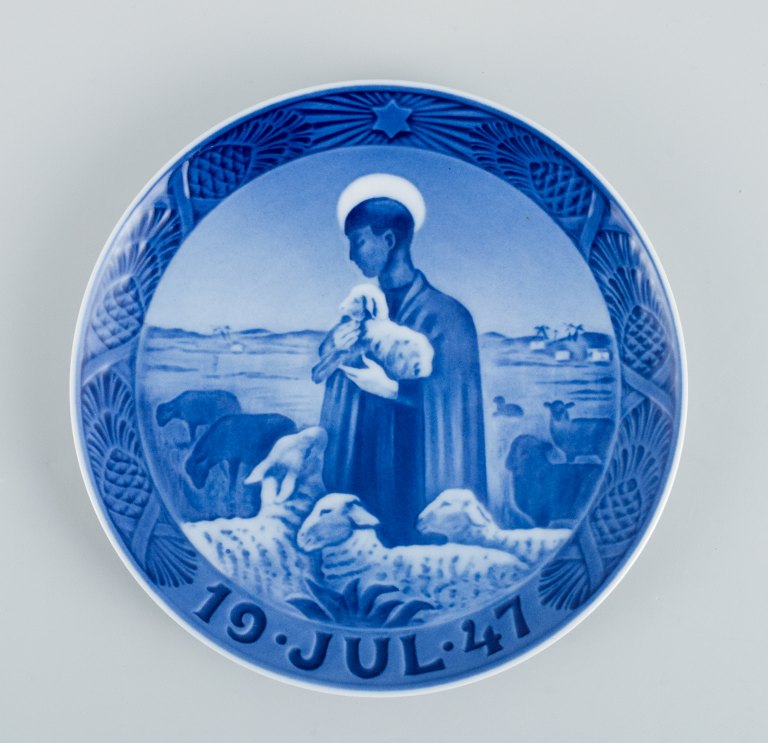 Royal Copenhagen Christmas plate from 1947.
