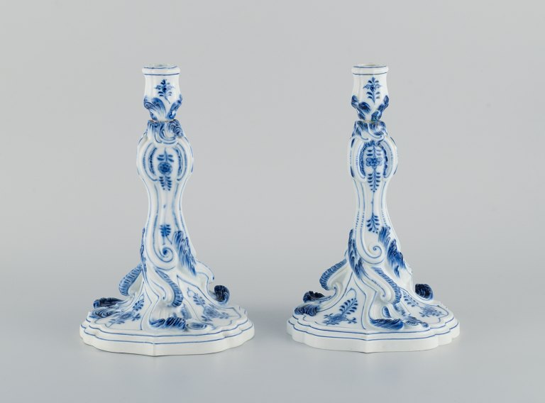 Meissen, Germany. A pair of large antique bulb pattern candlesticks.
19th century.