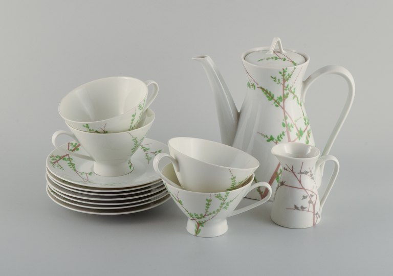 Bjørn Wiinblad for Rosenthal. "Summer" coffee service for four people with jug, 
four cups, seven saucers and creamer.