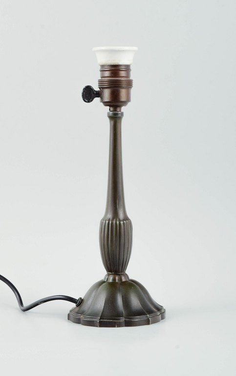 Just Andersen, bordlampe i diskometal.
Model D56.