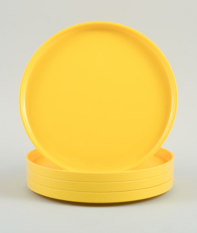 Massimo Vignelli for Heller, Italien.
Et sæt på 4 tallerkner i gul melamin.
