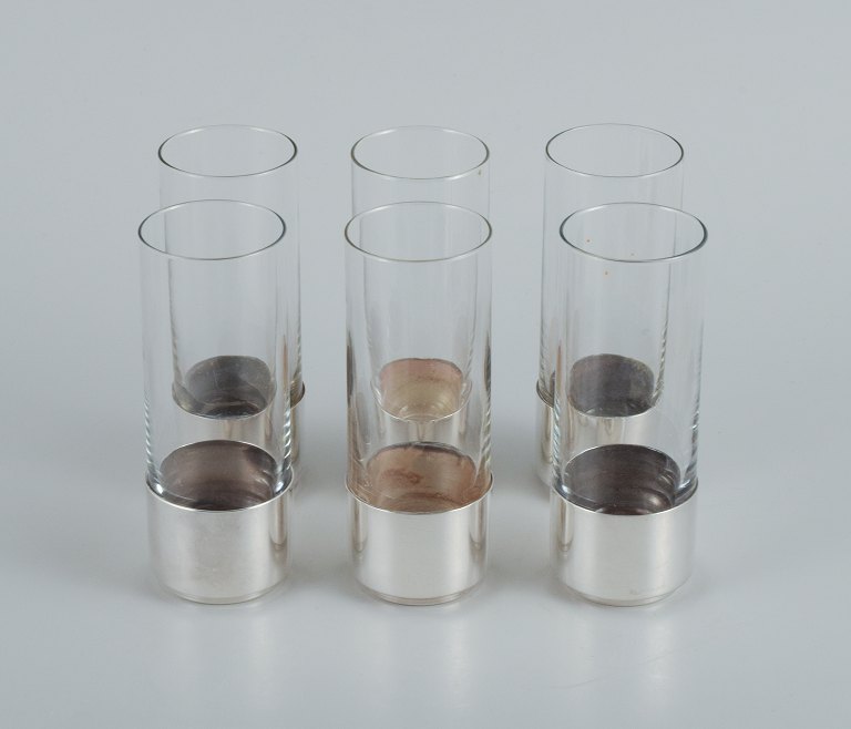 Lino Sabattini, Italian silversmith. A set of six drinking glasses in clear 
glass and sterling silver.