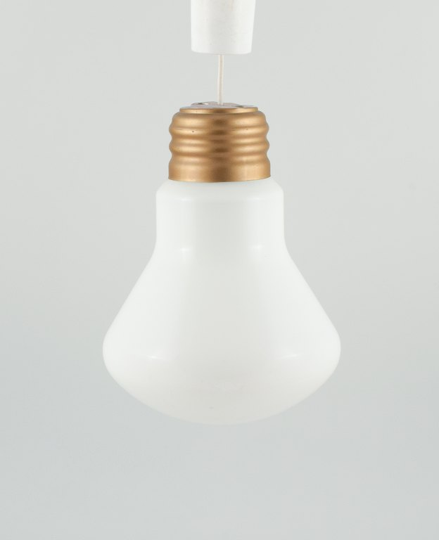 Light bulb-shaped ceiling lamp in frosted glass and metal.
Ingo Maurer style.