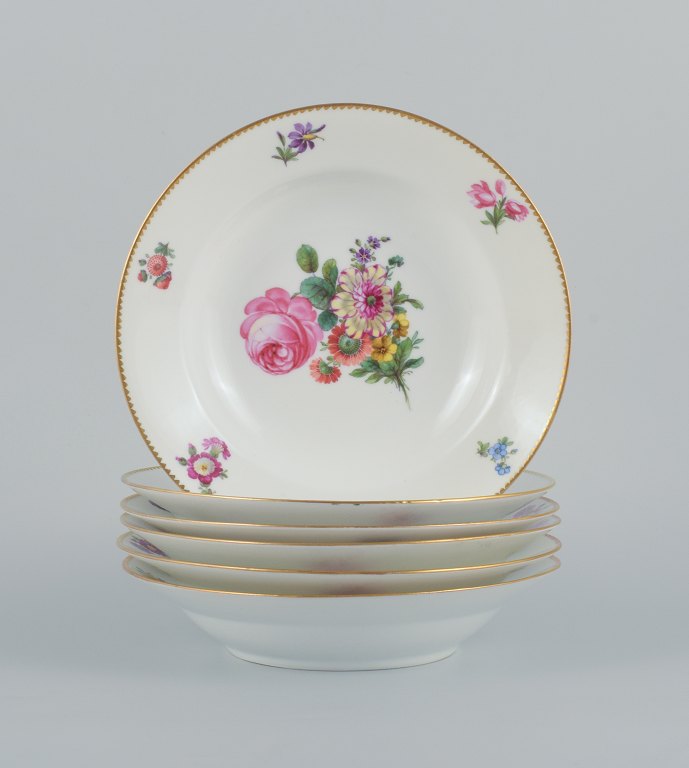 B&G, Bing & Grondahl Saxon flower.
Six deep plates decorated with flowers and gold rim.