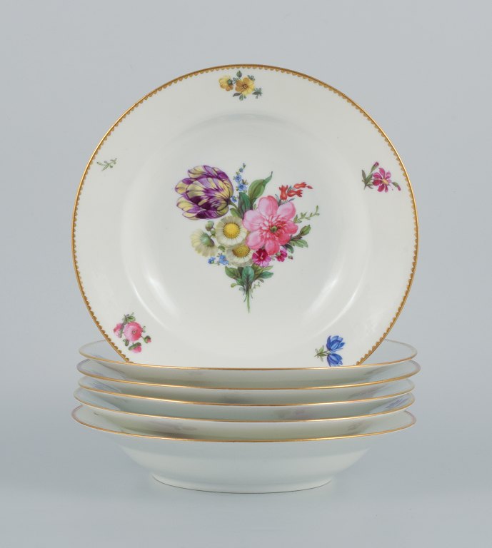 B&G, Bing & Grondahl Saxon flower.
Six deep plates decorated with flowers and gold rim.