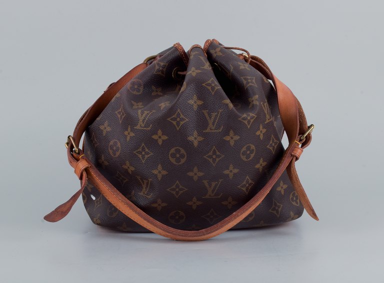 Louis Vuitton. Vintage Skuldertaske. Monogram canvas. Model Noé.