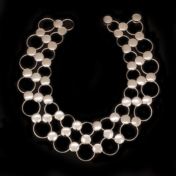 Georg Jensen sterlingsilver necklace by Regitze Overgaard. #464. Nice condition