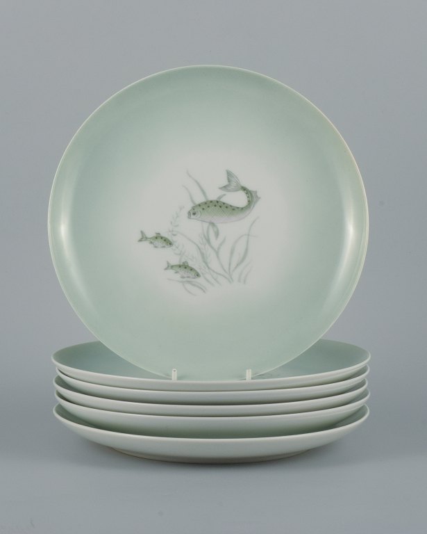 Th. Karlinder for Bing & Grondahl.
Six hand-painted dinner plates with fish motifs.