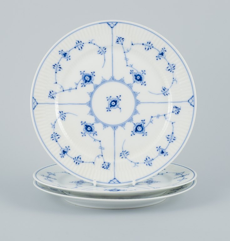 Royal Copenhagen, three Blue Fluted plain lunch plates.
Model 1/184.