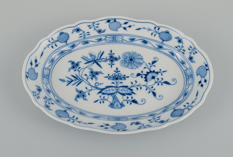 Meissen, Blue Onion oval dish.