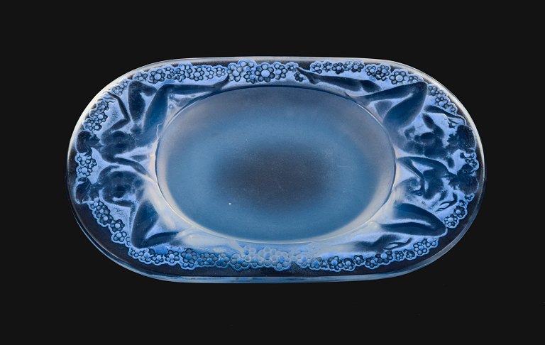 Early René Lalique, small Art Deco Médicis bowl with motif of naked women. Hand 
painted in blue purple decoration.