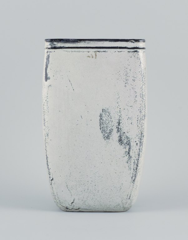 Svend Hammershøi for Kähler. Vase in glazed stoneware. Beautiful gray-black 
double glaze.