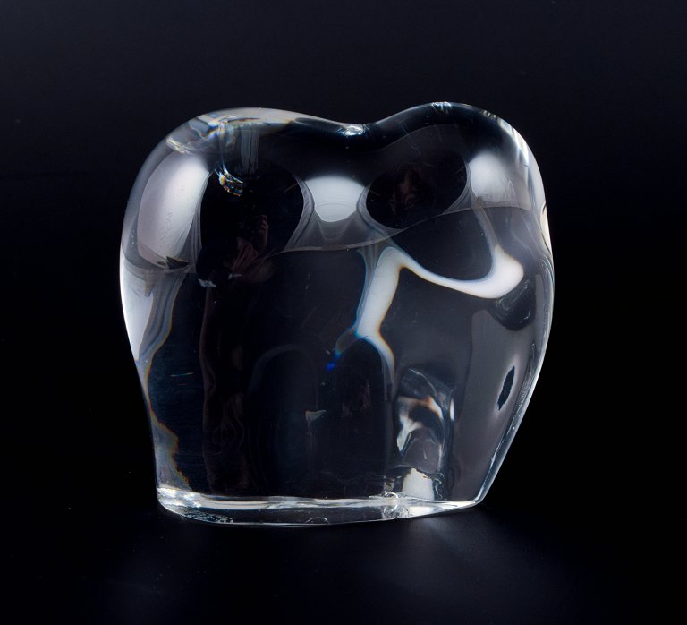 Baccarat, France. Elephant in clear art glass.