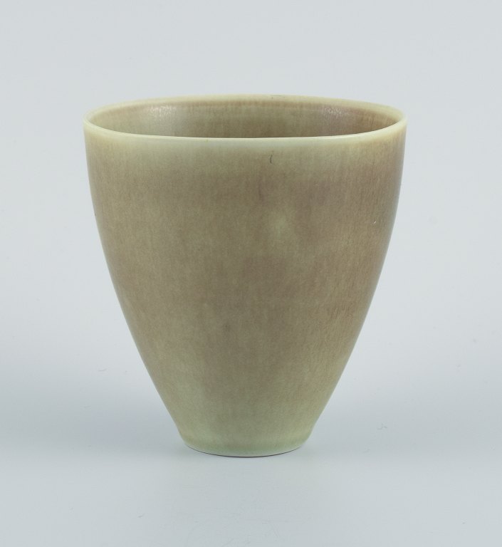Per Linnemann-Schmidt (1912-1999) for Palshus, Danmark. 
Keramikvase i harepelsglasur.