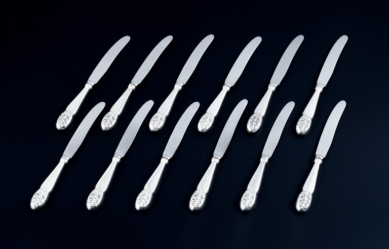 Danish silversmith, a set of twelve fruit knives.
Danish 830 silver.