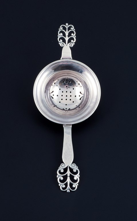 Danish silversmith, tea strainer.
Danish 830 silver.