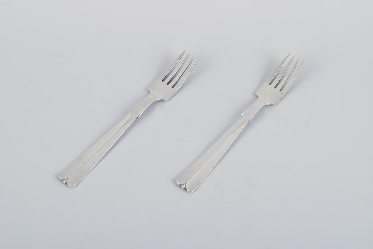 Hans Hansen silverware, Arvesølv no. 7. Two art deco lunch forks in Danish 830 
silver.