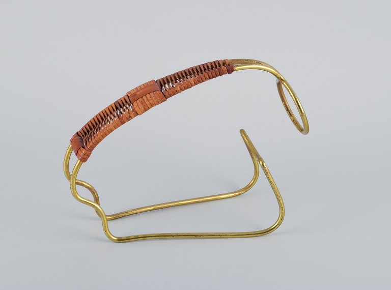 Carl Auböck (1900-1957), bottle holder in modernist design, made of brass and 
bamboo wickerwork.