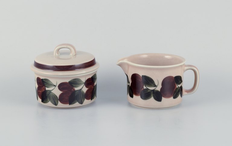 Arabia, Finland, Retro "Raija" sugar bowl and creamer.