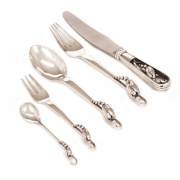 Georg Jensen Blossom sterlingsilver cutlery for eight persons. 51 pieces