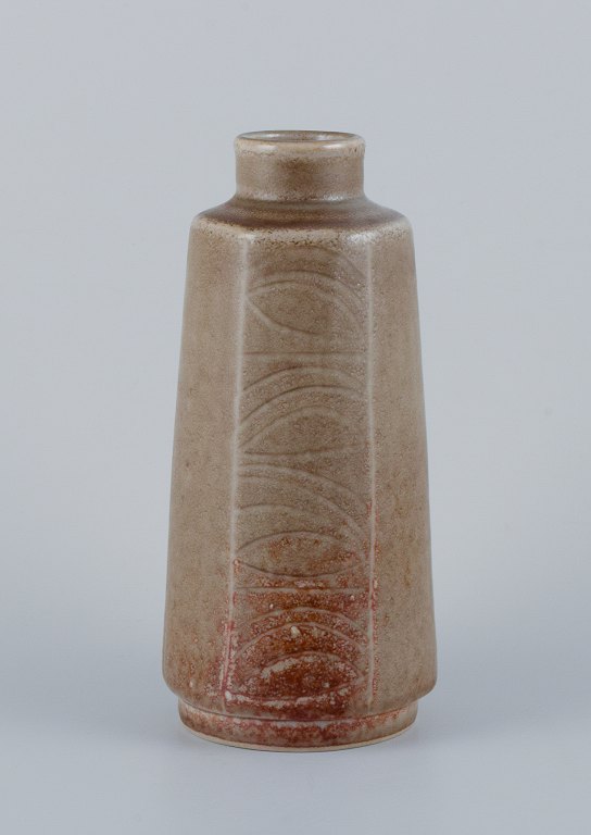 Carl Harry Stålhane (1920-1990) for Rörstrand Atelje, Sweden, modernist ceramic 
vase in sand-colored glaze.