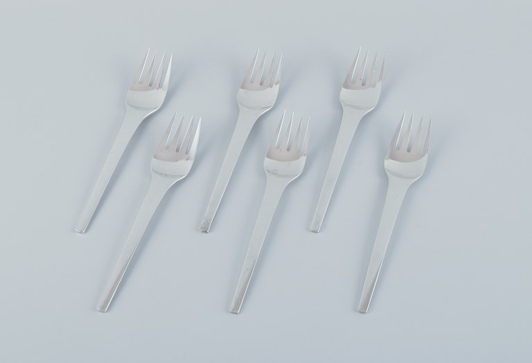 Georg Jensen, Caravel, a set of six lunch forks in sterling silver.
Modernist and sleek design.
