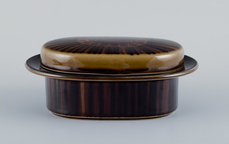 Gunvor Olin-Grönqvist for Arabia, a rare "Cosmos" butter dish in green-brown 
tones. Stoneware in a retro style.