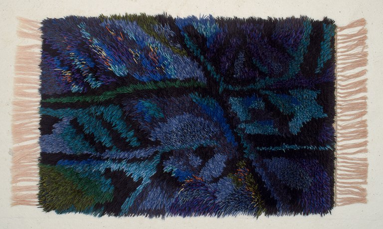 Rya carpet with long fringes, Sweden.
Modernist design.