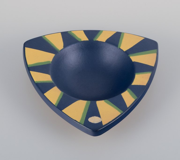 Hjördis Oldfors (1920-2014) for Upsala Ekeby. ”Bengali” keramikskål i 
modernistisk design.