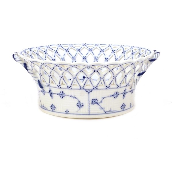 Royal Copenhagen blue fluted full lace fruit bowl 1052. Nice 1. quality. H: 9cm. 
D: 26cm