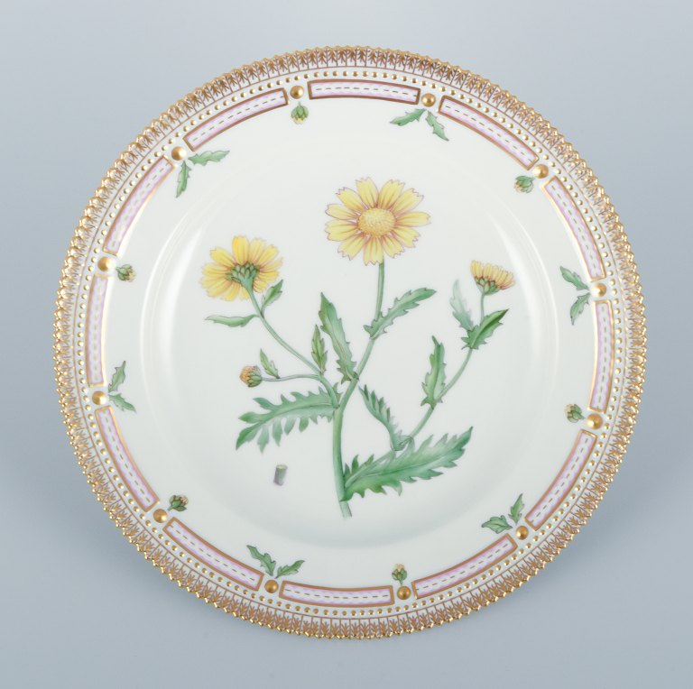 Royal Copenhagen Flora Danica dinner plate. Hand-painted.