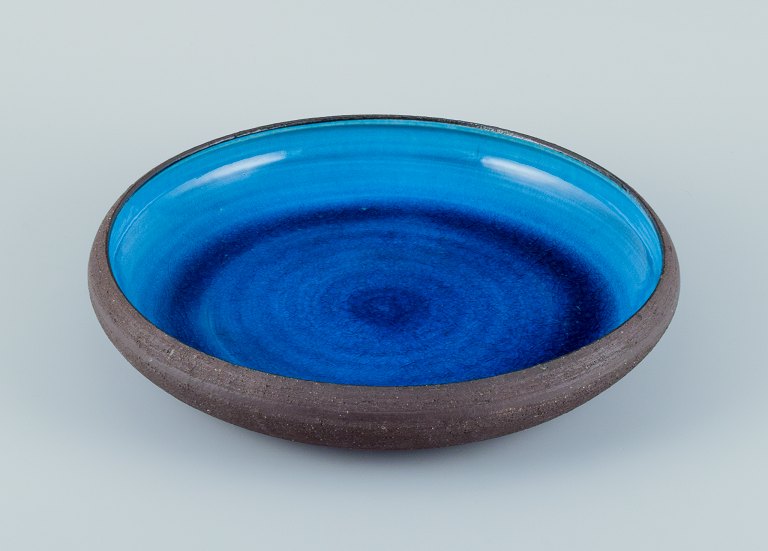 Johannes Andersen, 
Danish ceramic artist. Large unique ceramic bowl in the style of Kähler. 
Handmade.