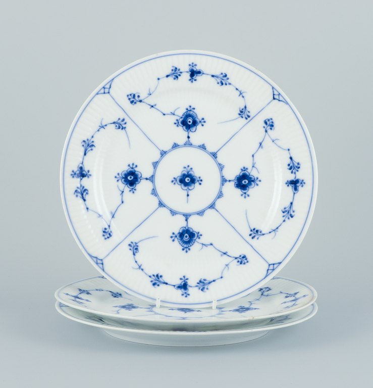 Royal Copenhagen, Blue Fluted Plain. Three dinner plates.