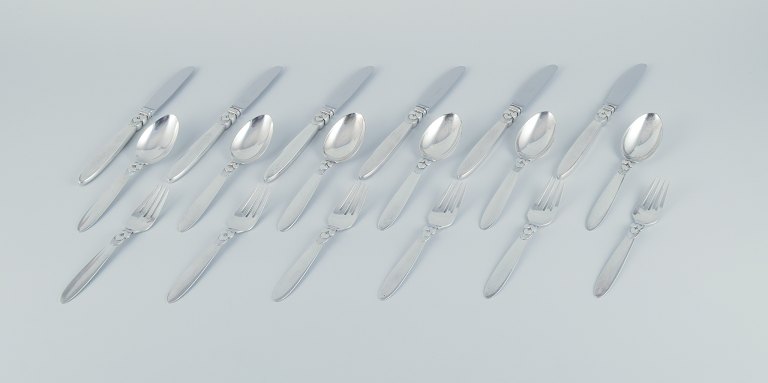 Georg Jensen Cactus. A six-person lunch set in sterling silver.
Comprising six long-handled lunch knives, six lunch forks, and six tablespoons.