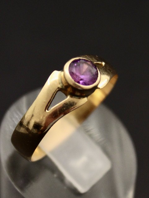 14 carat gold ring  with tourmaline