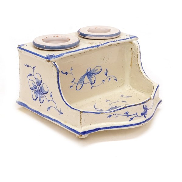 Signed Morsø faience writing set circa 1780. H: 8cm. L: 13cm. D: 13cm