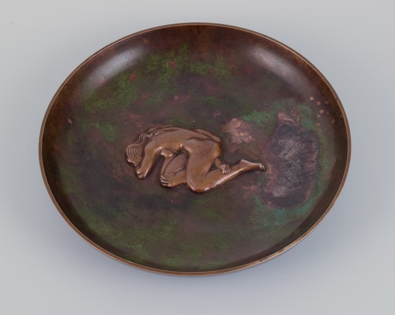 Tinos, Denmark. Large Art Deco bronze bowl.
Depicting a nude woman.