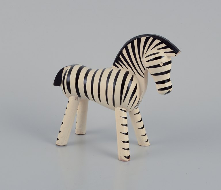 Kay Bojesen (1886-1958), Danish artist. Wooden zebra figure.
Hand-painted. Early edition.