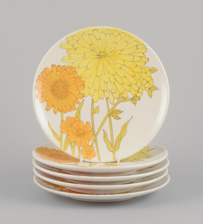 Ernestine Salerno, Italy. A set of five ceramic plates. Hand-painted with 
sunflowers.