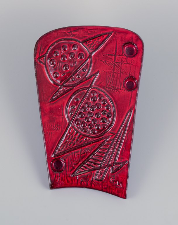 Ester Wallin (1928-2009) for Upsala Ekeby, Sweden.
Stoneware wall relief with an abstract motif. Glazed in red hues.