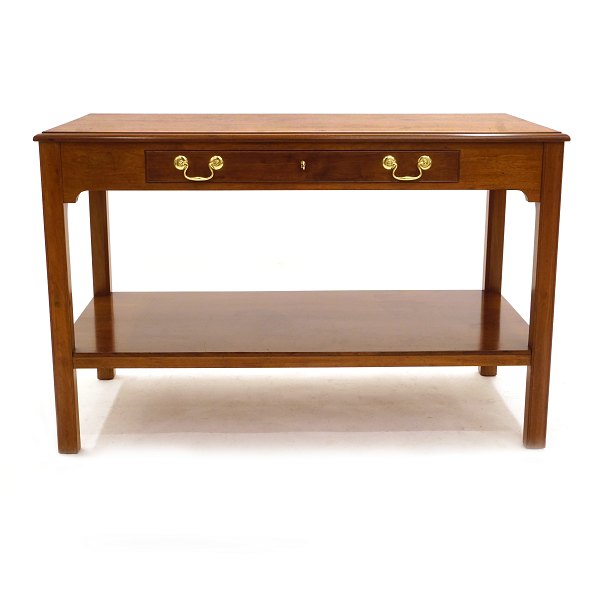 Kaare Klint Sideboard aus Cubamahagoni hergestellt bei Rud. Rasmussen, 
Kopenhagen. H: 74cm. Platte: 58x114cm