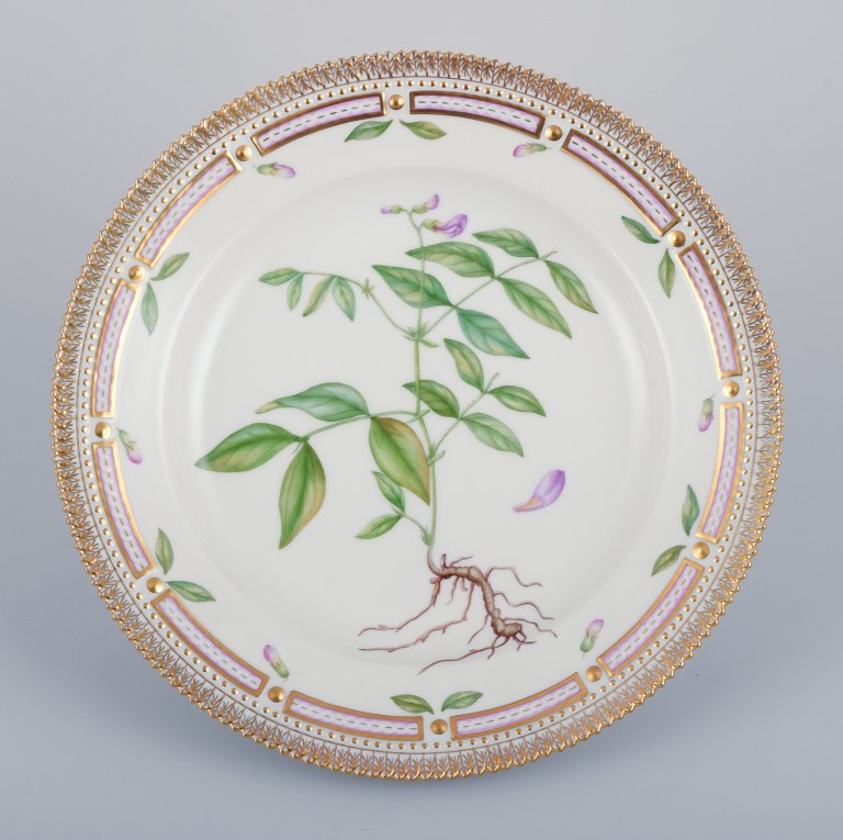 Royal Copenhagen Flora Danica dinner plate.
Hand-painted.