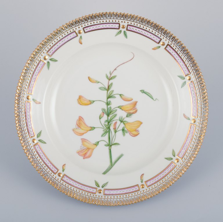 Royal Copenhagen Flora Danica dinner plate.
Hand-painted.