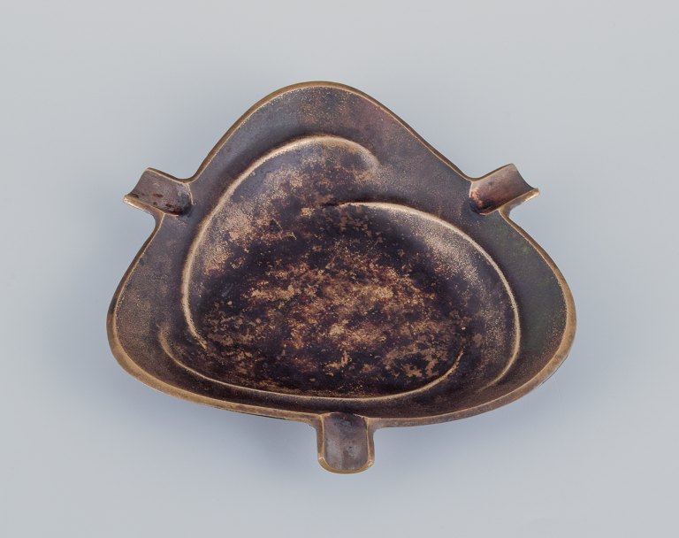 Scandinavian foundry. Cigar ashtray in solid bronze. Art Deco.