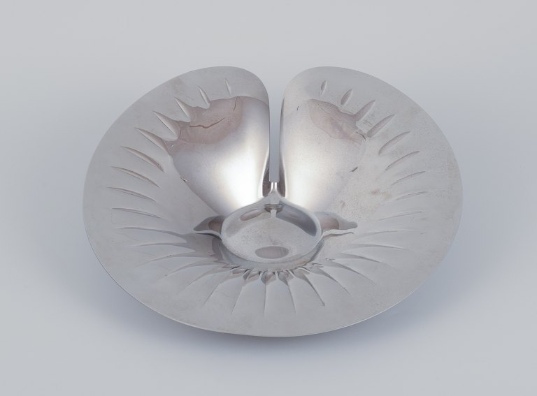 Georg Jensen, stainless steel bowl.
Modernist design.