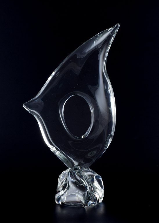 Daum, France. Large sculpture in clear art glass.
Abstract/free form.