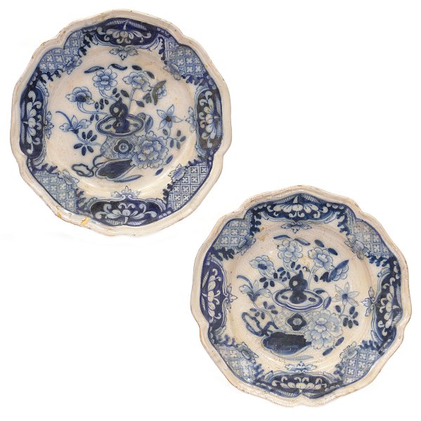 Pair of rare and signed St. Kongensgade, Copenhagen, faience plates. Denmark 
circa 1750. D: 24cm