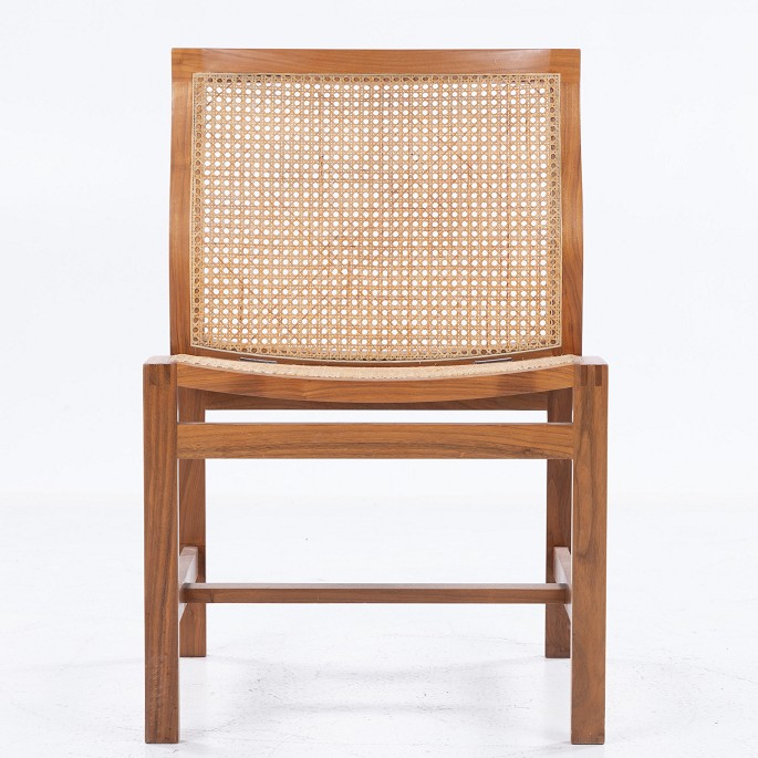 R. Thygesen & J. Sørensen / Botium
7512 - Chairn in walnut w. back and seat in cane.
1 pc. in stock
Good, used condition
