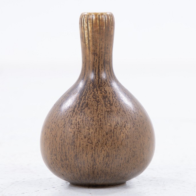 Saxbo / Saxbo
Vase with neck in a brown running glaze. Labelled from manufacturer.
1 pc. in stock
Good condition
