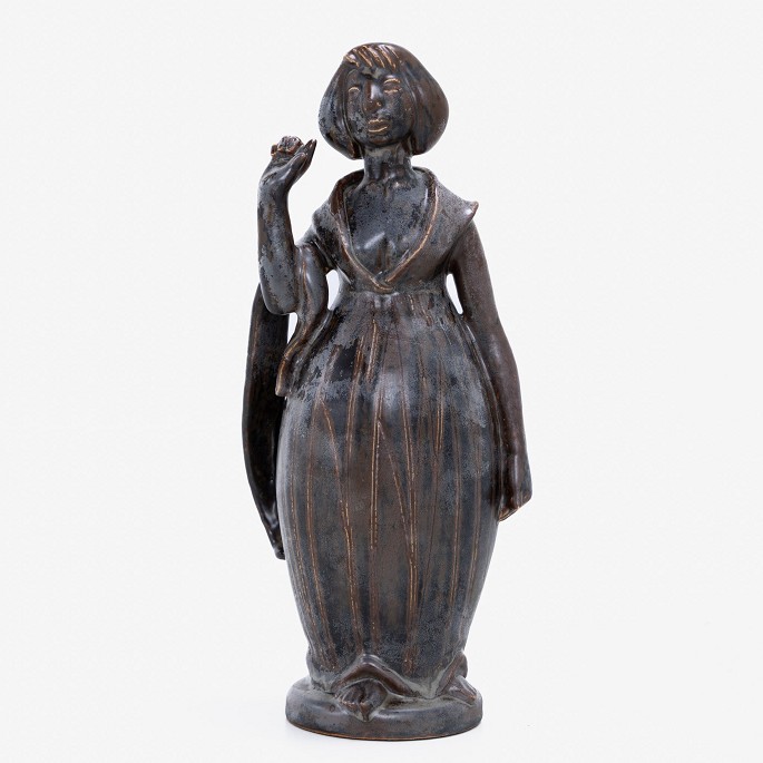 Helge Christoffersen / Royal Copenhagen
Sculpture of a woman in stoneware.
1 pc. in stock
